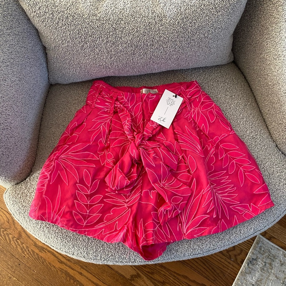 NWT Stile by Per Lei Pink Tropical Shorts